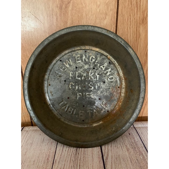 Vintage New England flaky pie crust tin table talk 5 cent 9.5" - Picture 4 of 9